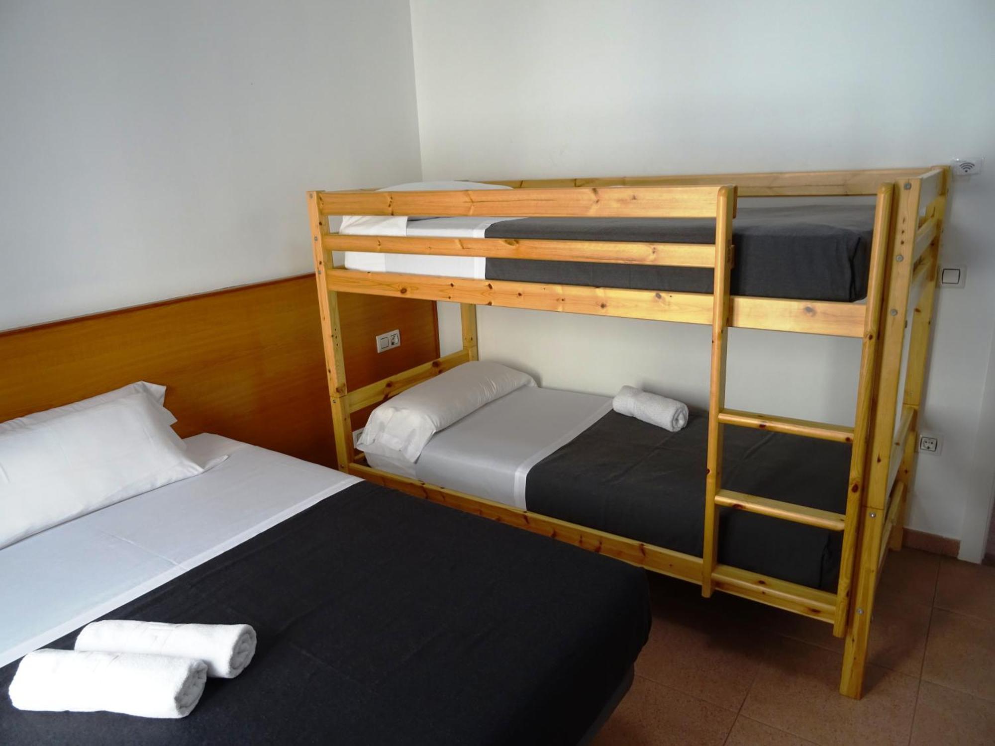 Center Plaza Figueres Apartment Фигерас Екстериор снимка