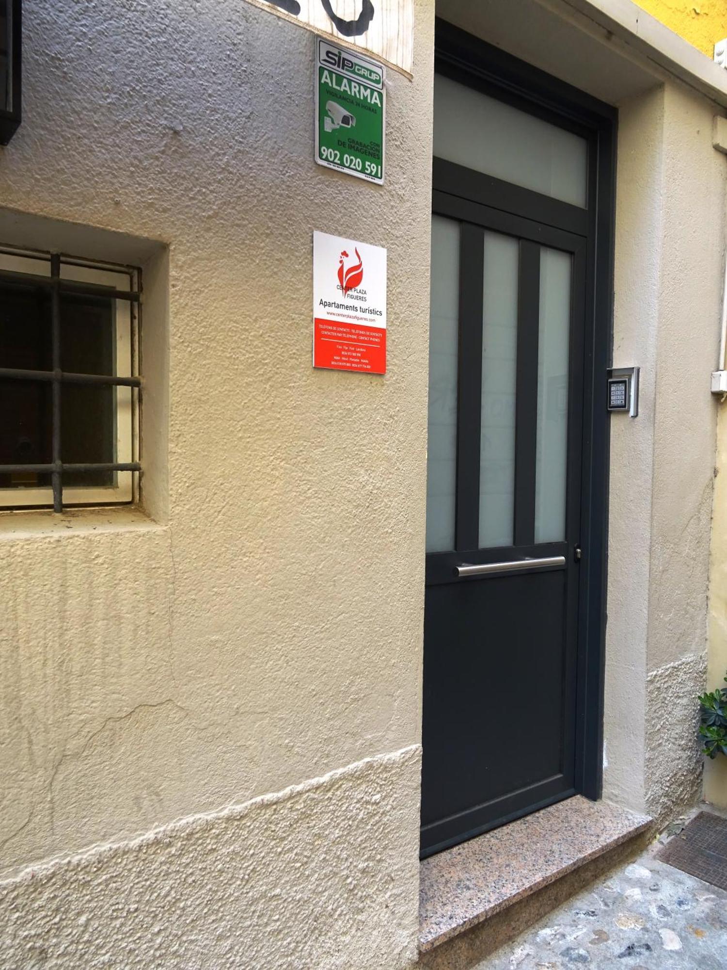 Center Plaza Figueres Apartment Фигерас Екстериор снимка